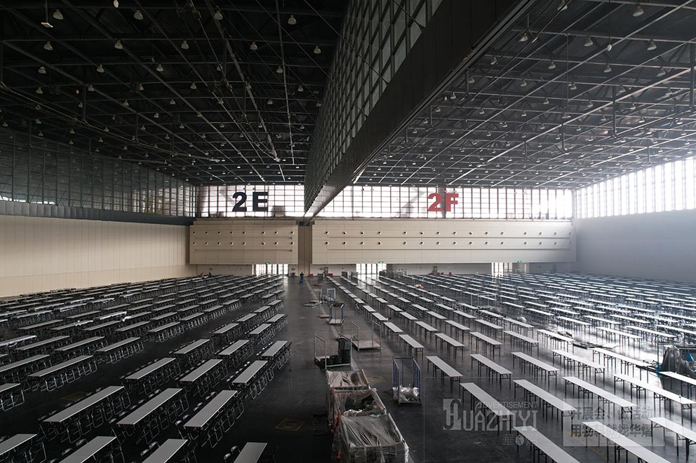 會展中(zhōng)心長(cháng)條桌折疊椅出租現場直拍